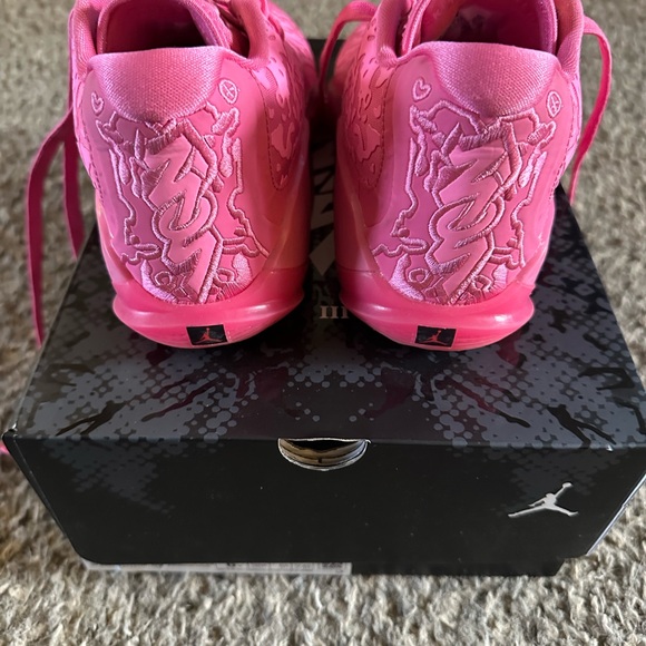 Used Jordan Zion 3 “Pink Lotus” size 6. - Picture 5 of 6